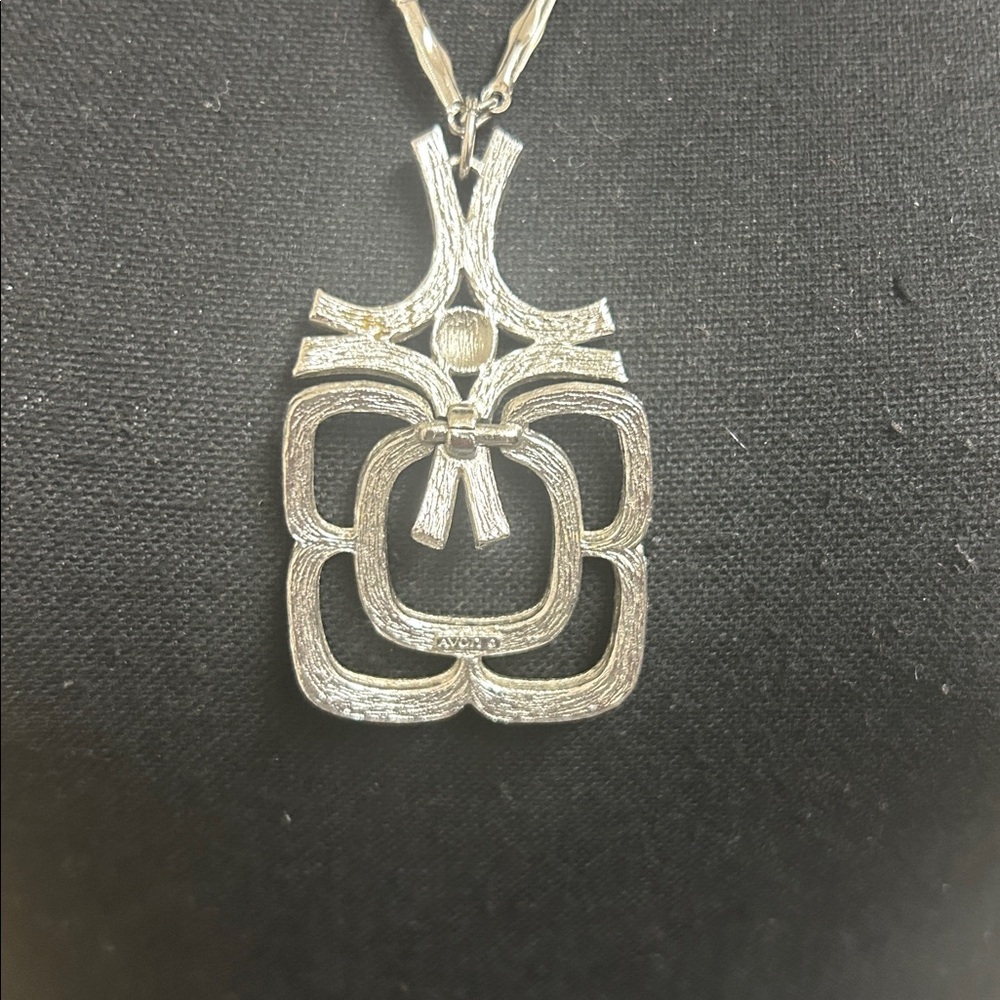 Avon Vintage Celtic Flair Pendant Necklace: 1970's Stunning Bar Link Chain, 24” - Picture 4 of 6